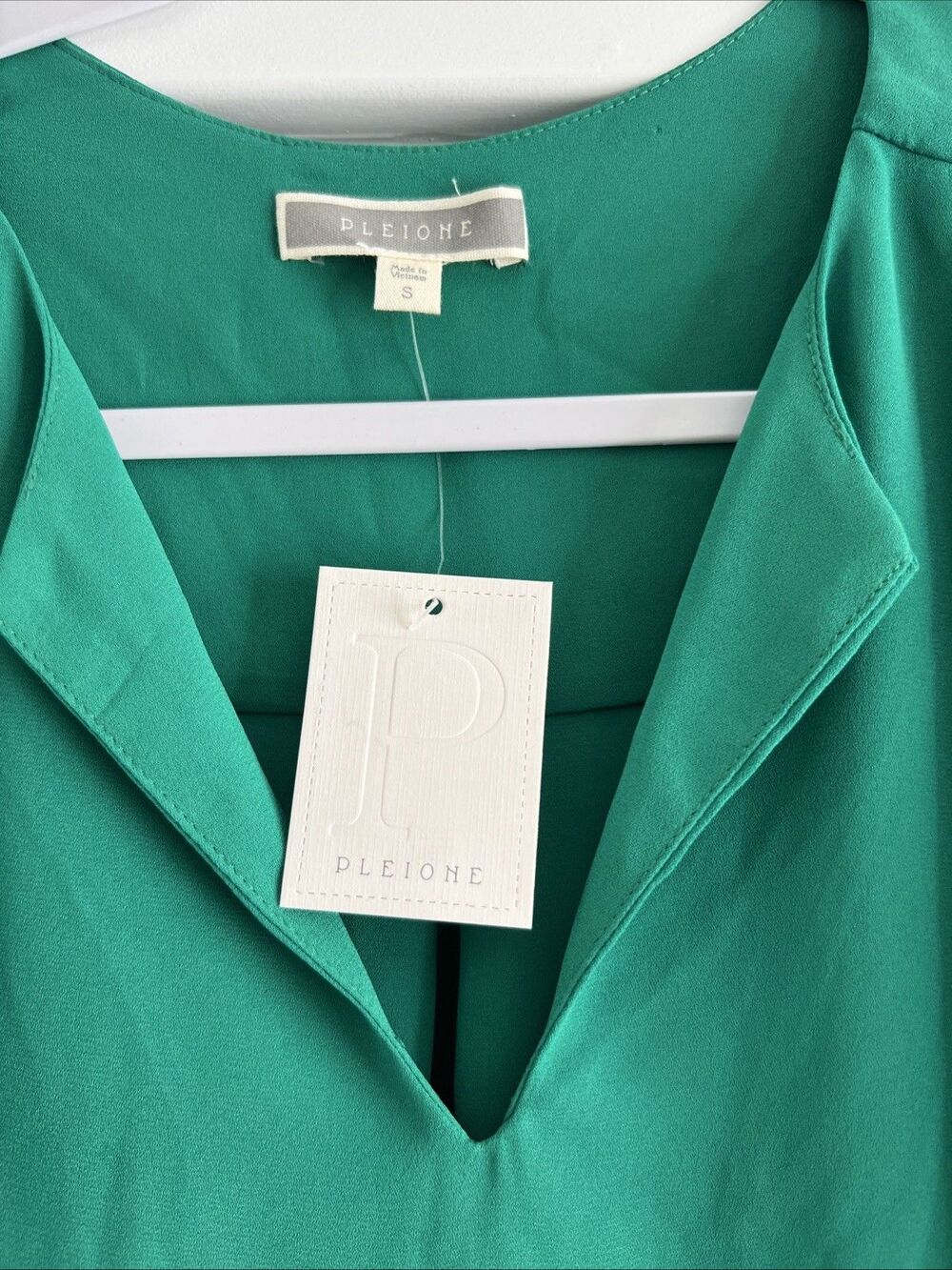 PLEIONE Women's Solid Kelly Green Mid Sleeve Blouse Size Small NWT - Picture 2 of 5